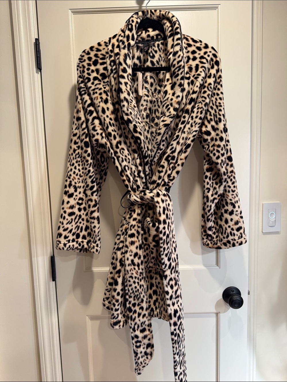 Victoria’s Secret Leopard Print Plush Robe w/ embroidery M/L